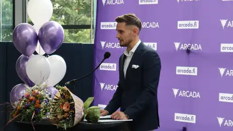 Årets alumn 2025 håller sitt tal på läsårsöppningen